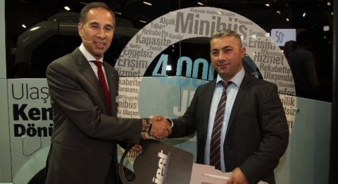 Karsan Türkiye’nin En Çok Tercih Edilen Minibüs Modeli Jest’in 4000.’sini Comvex Fuarı’nda Sahibine Teslim Etti