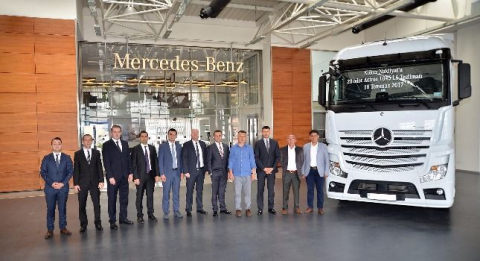 Mercedes-Benz Türk’ten Kökez Uluslararası Nakliyat’a 20 Adet Actros Çekici
