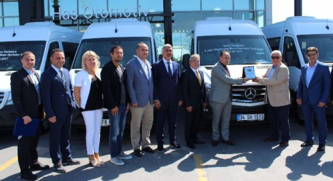 Mercedes-Benz Türk'ten Sesli Turizm ve Ofses Turizm'e Sprinter Teslimatı