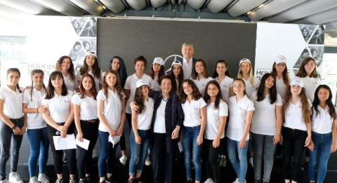 Mercedes-Benz Türk’ün Her Kızımız Bir Yıldız Projesi kapsamında “Yıldız Kızlar” İstanbul’da buluştu