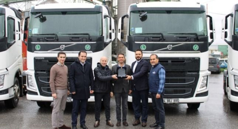 Şenpiliç Özel Olarak Hafifletilmiş Volvo Trucks Çekicilerini Törenle Teslim Aldı