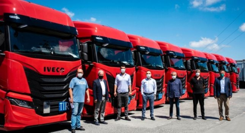 IVECO’dan Hüner’e 10 Adet S-WAY Çekici Teslimatı