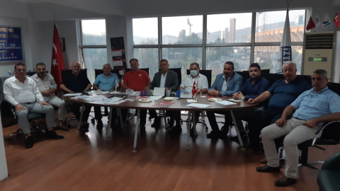 İZTAD’tan trafiği rahatlatacak öneriler: Servis saatlerinde özel araçlar trafiğe çıkmasın