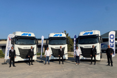 IVECO’dan  İzmir’de S-WAY Çekici Teslimatı