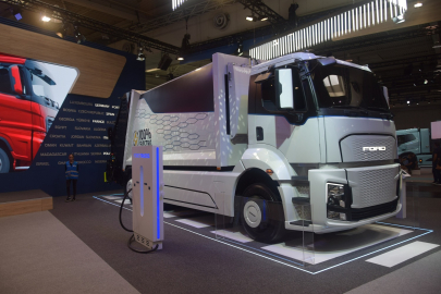 Ford Otosan, Türkiye’nin elektrik dönüşümüne ilklerle damgasını vurmaya devam ediyor: %100 elektrikli kamyonunu Hannover’de tanıttı