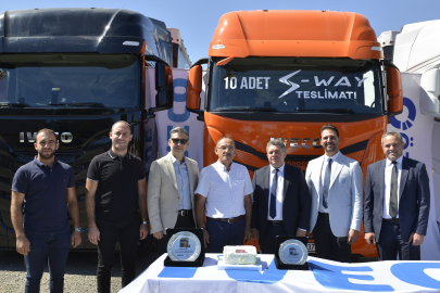 IVECO’nun En Renkli S-WAY Çekici Teslimatı Öztaş Nakliyat’a