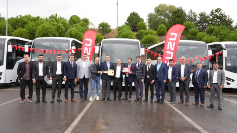 Anadolu Isuzu Yetkili Satıcısı Enke Otomotiv’den Ofses Turizm’e 15 Adet Novo Lüx Midibüs Teslimatı