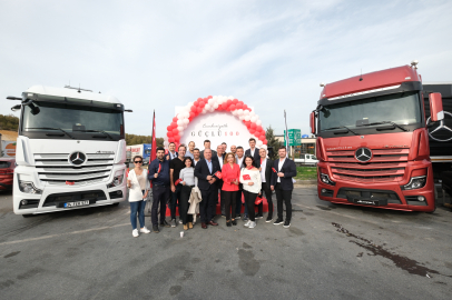 Mercedes-Benz Türk’ün Sağlık Bakım Tırı, Uzun Yol Şoförleriyle Cumhuriyetin 100. Yılında Buluştu