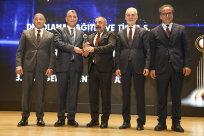 EKOL LOJİSTİK HİZMET İHRACATINDA SEKTÖRÜNDE İLK ÜÇTE