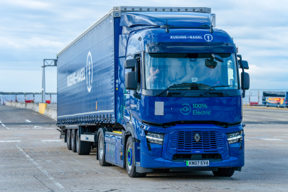 İlk Defa Bir Ağır Hizmet Tipi Elektrikli Kamyon, Feribotla Dover'dan Calais'e Manş Denizi'ni Geçti