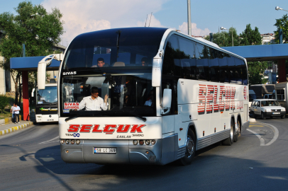 Düşün Otobüsçünün Yakasından