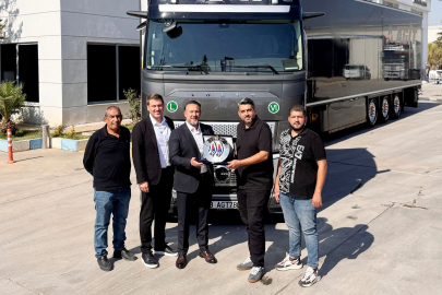 Volvo Trucks, Türkiye’deki İlk Kamera Monitör Sistemli Volvo FH16 4x2 780 HP’yi AGİT Nakliyat’a Teslim Etti!