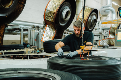 Continental’den Üretim Sürekliliği İçin Akıllı Adım: Otonom Robotlarla Lastik Üretimi Optimizasyonu