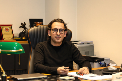 Mart Kapıdan Baktırır, Kazma Kürek Yaktırır