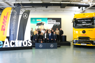Mercedes-Benz Türk’ten DHL Supply Chain Türkiye’ye 3 Adet Mercedes-Benz eActros 600 Teslimatı