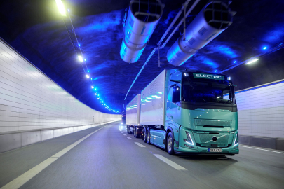 Volvo Trucks, 700 km Menzile Ulaşabilen Elektrikli Çekici ve Kamyonlarını Tanıttı!